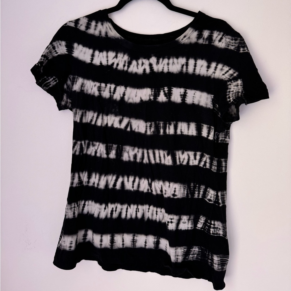 Express featherweight tee, size large